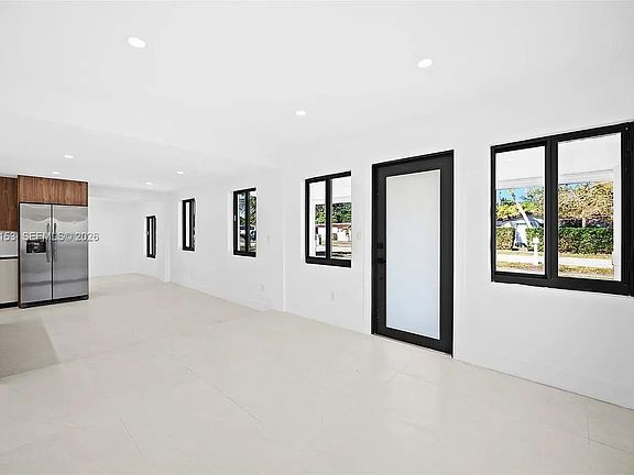 4th image of 10000 SW 43rd St