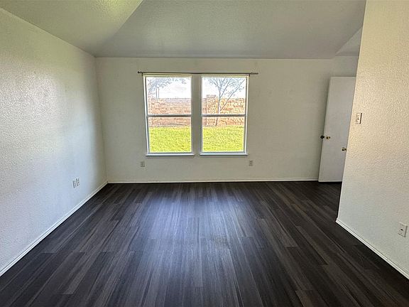 2nd image of 1557 Chivalry Ln