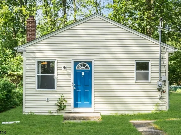 5 Iroquois Trl, Mount Olive Twp., NJ 07828