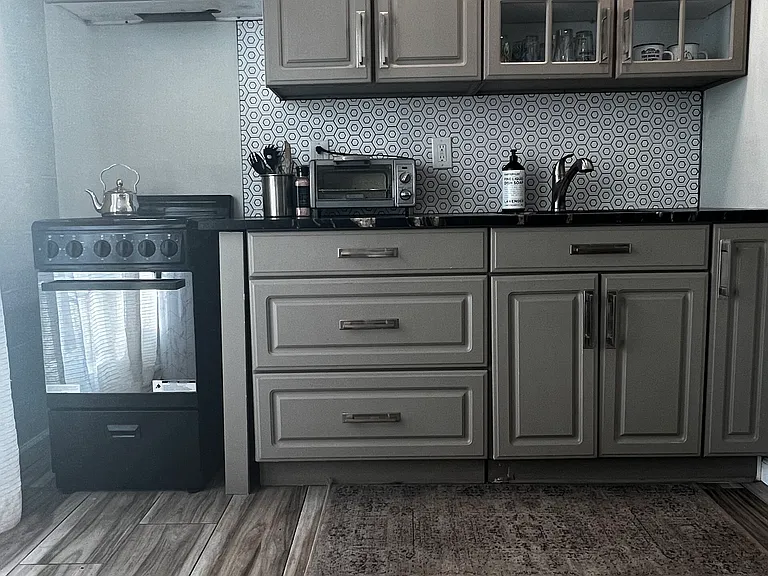 14 Lincoln Ave W — Photo 17