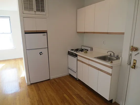 Rented by Waverly Realty Associates | media 5