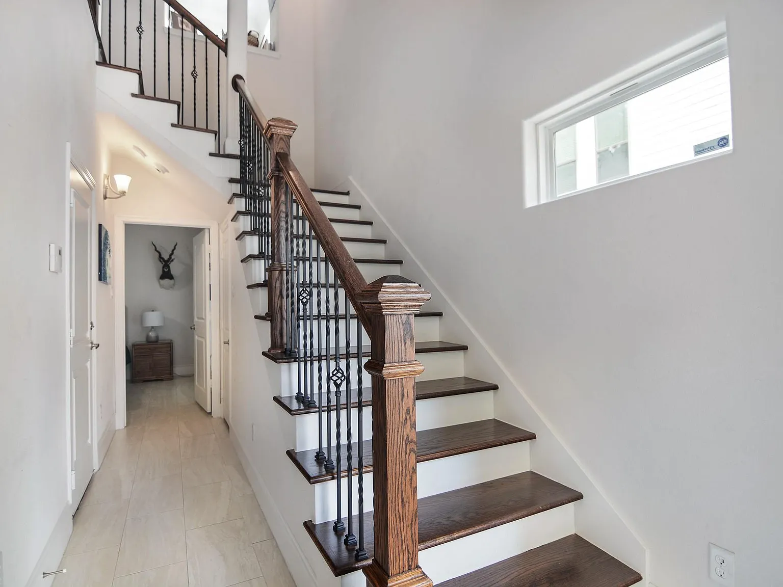 3 bed, 3.5 bath, 2151 sqft, $3,300 — Photo 2