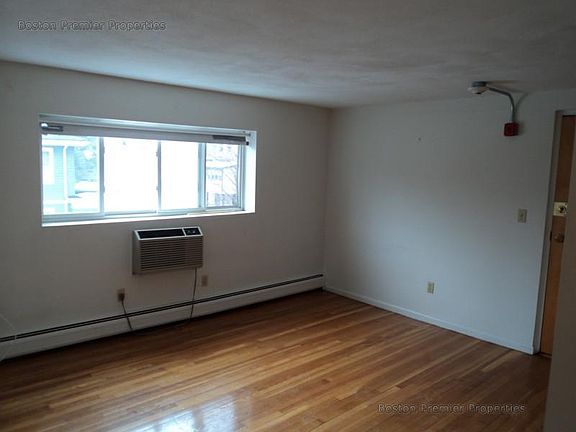 3rd image of 30 Marlboro St APT 2C