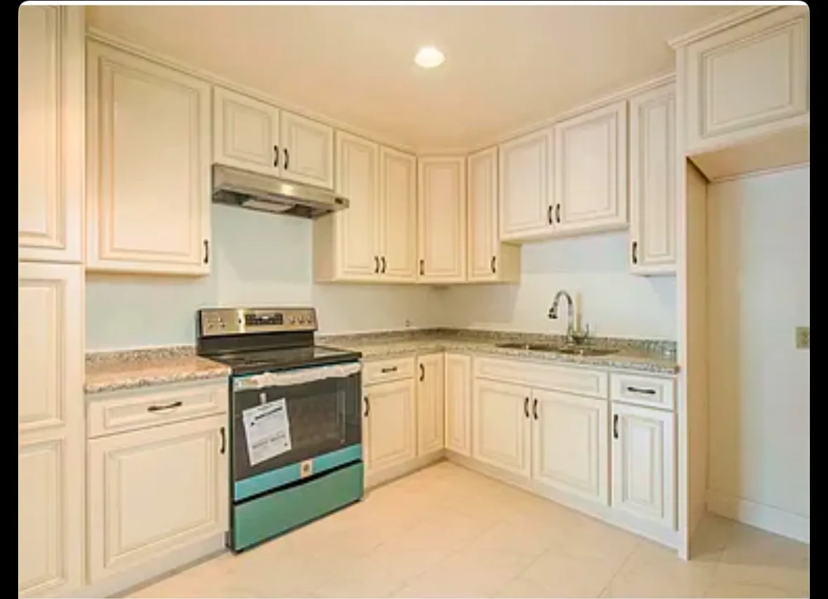 3 bed, 2.5 bath, 1400 sqft, $3,375 — Photo 1