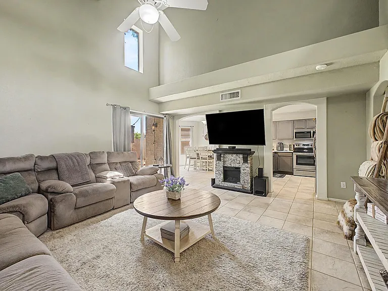 761 Rosemonte Dr — Photo 2
