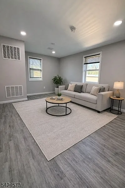 4 bed, 1.0 bath, $2,600 — Photo 3