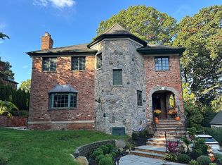 67 Knickerbocker Rd, Manhasset, NY 11030