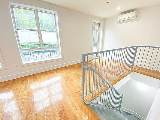 5th image of 225 Howard Ave #B