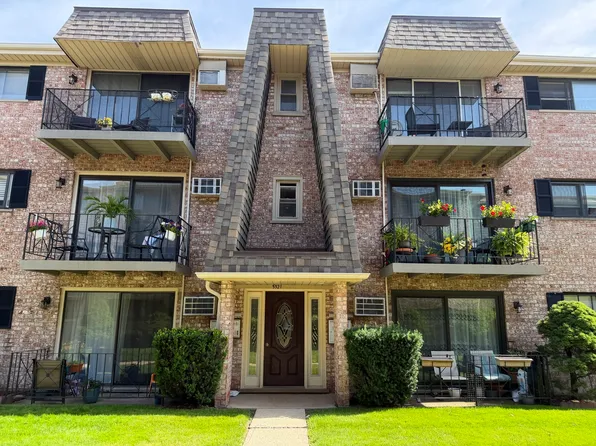 5321 N Delphia Ave APT 322, Chicago, IL 60656