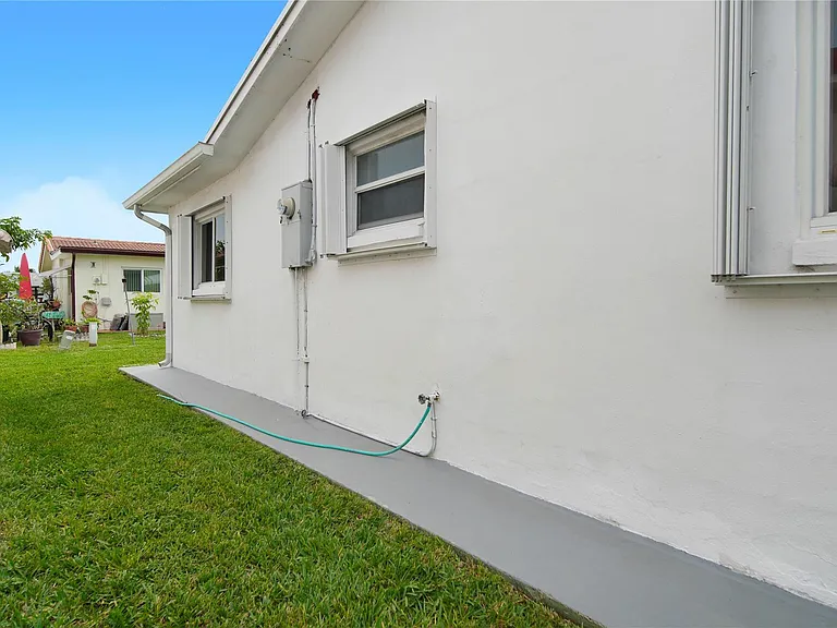 4510 NW 49th Dr — Photo 5