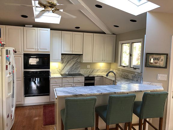 3rd image of 1727 Crestwood Dr