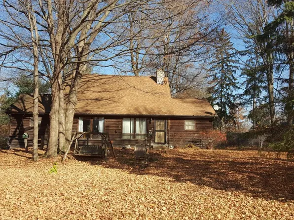 22 Bennett St, Quincy, MI 49082