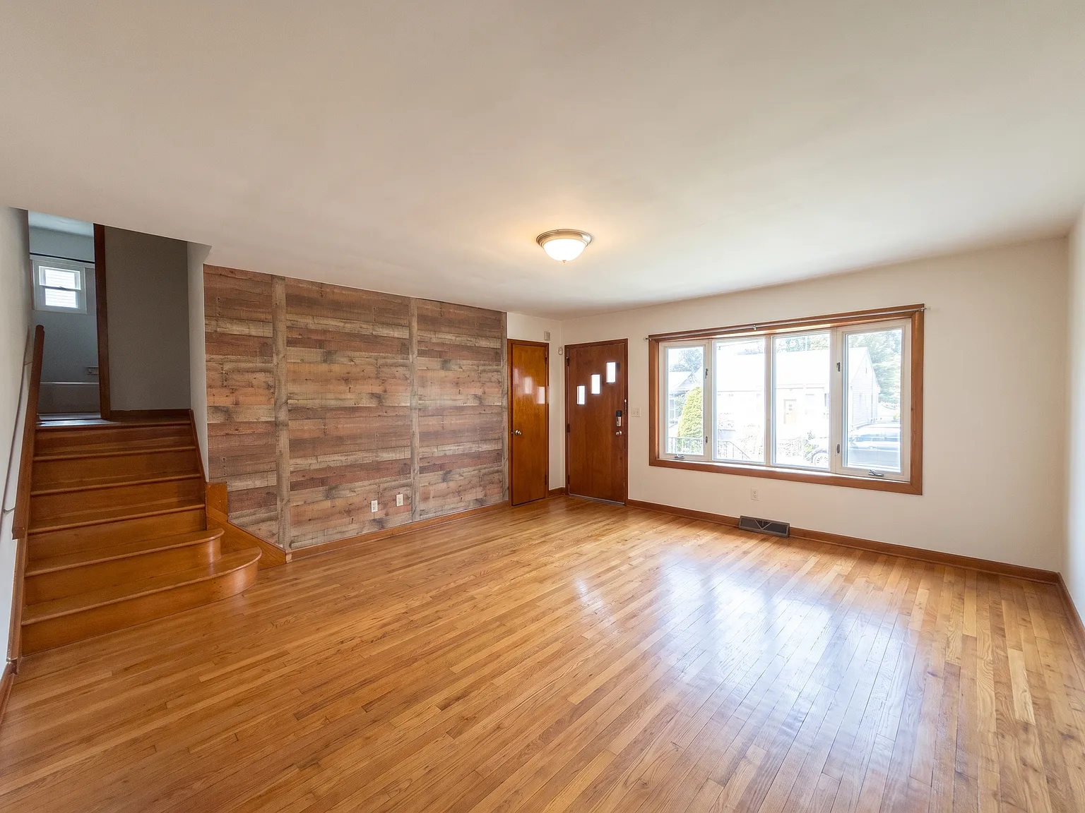4 bed, $4,200 — Photo 4