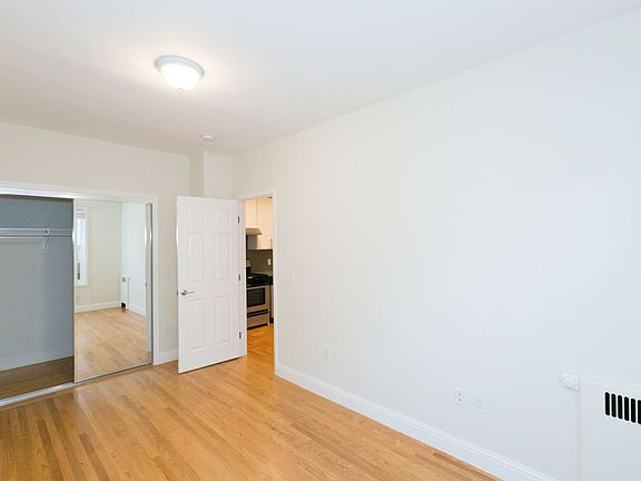 5th image of 1660 Bay St APT 306