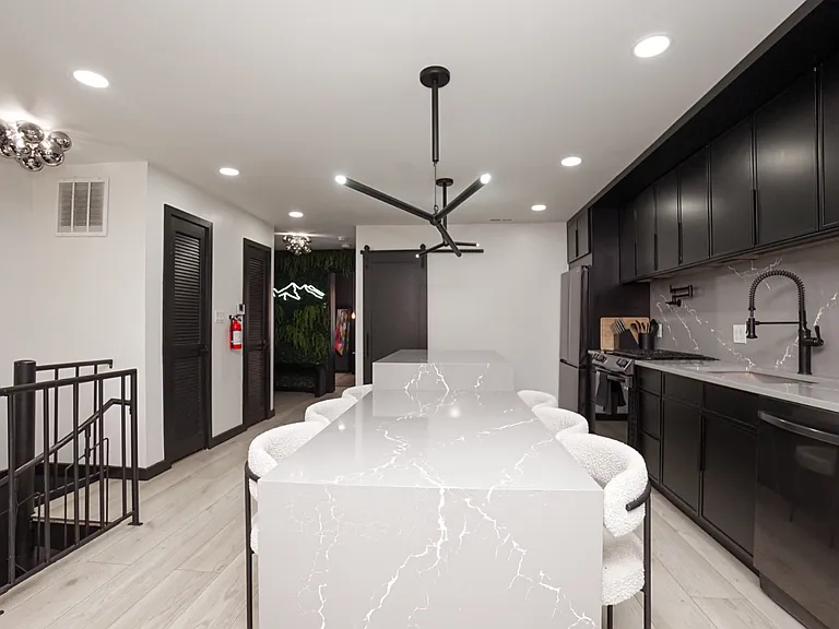 20 Augusta Dr #3 — Photo 3