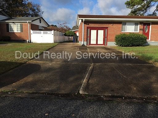 2nd image of 1502 Dandridge Dr