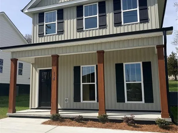 14 W Colonial Dr, Thomasville, NC 27360