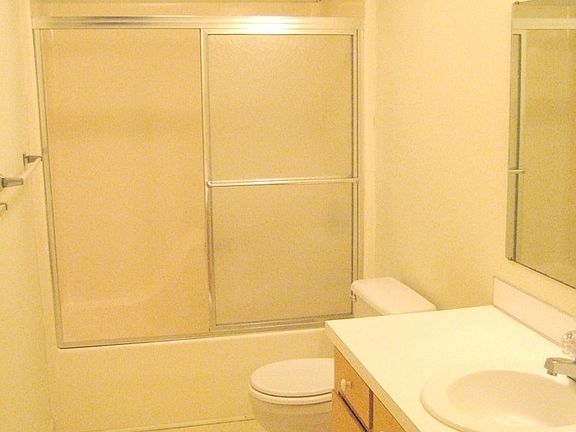 5th image of 2200 Caroline Dr #B