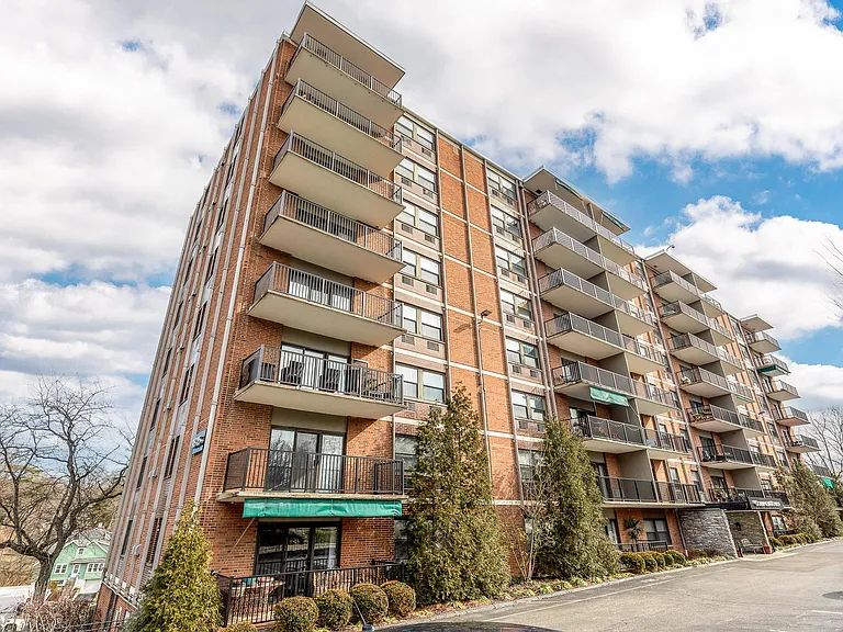 1815 William Howard Taft Rd #301 — Photo 10