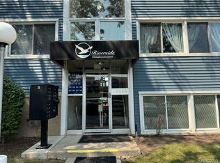 2419 Riverside Dr APT 208B, Trenton, MI 48183