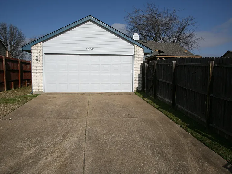 1332 Milford Dr — Photo 21