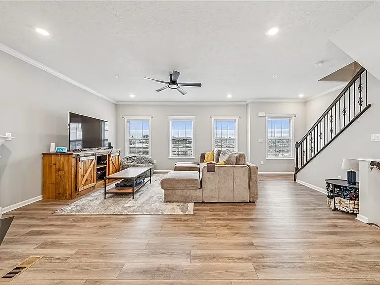 113 Ziva Dr — Photo 8