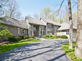 1359 Soaring Heights Dr, Sugarcreek Township, OH 45440