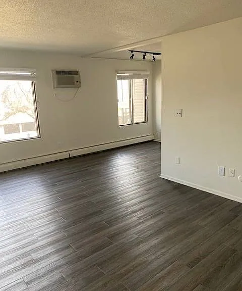 Eagle Pointe | Upgraded Floors & Living Area