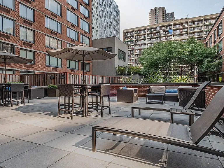 505 W 54th St #825 — Photo 27