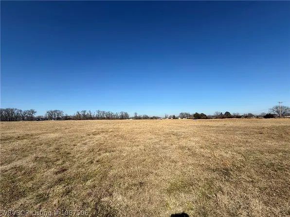 Bugscuffle Rd, Lavaca, AR 72941