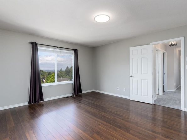5 bedroom rental in Abbotsford — photo 9
