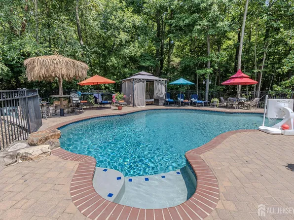 34 Kara Ct, Matawan, NJ 07747