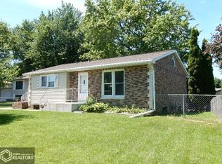 3103 Fieldcrest Ct, Marshalltown, IA 50158