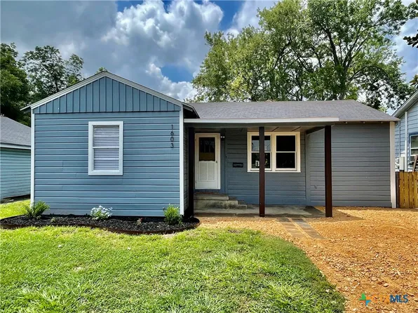 1603 E Crestwood Dr, Victoria, TX 77901