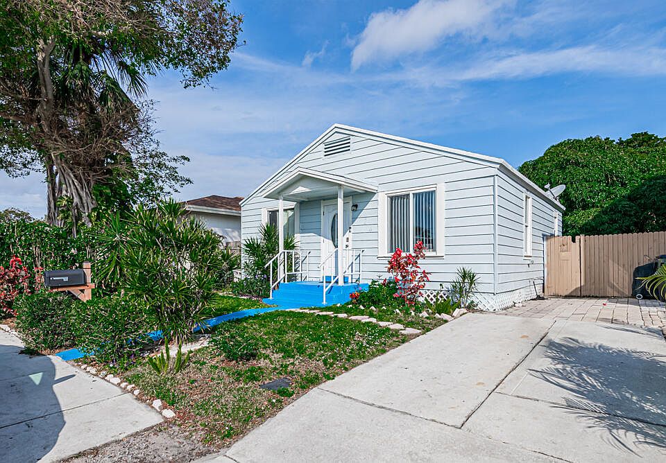 1st image of 624 Latona Avenue