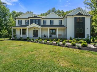 8 Charles St, North Reading, MA 01864