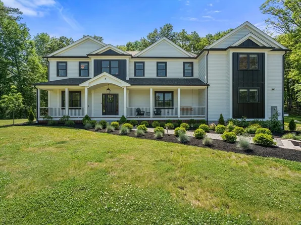 8 Charles St, North Reading, MA 01864