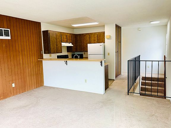 2nd image of 3268-70 Bayside Ln #A