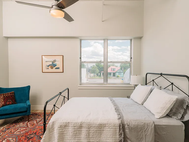210 W Peden Aly #116 — Photo 13