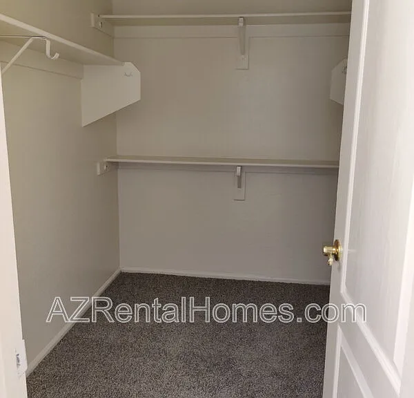 493 E Cantebria Dr — Photo 18
