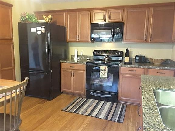 5th image of 238 Spicewood Ln
