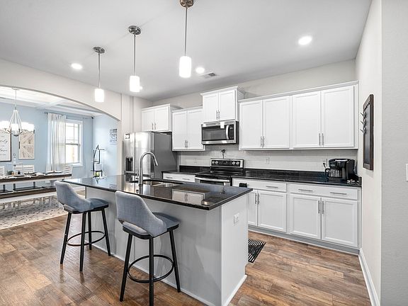 4th image of 1213 Black Oak Cir