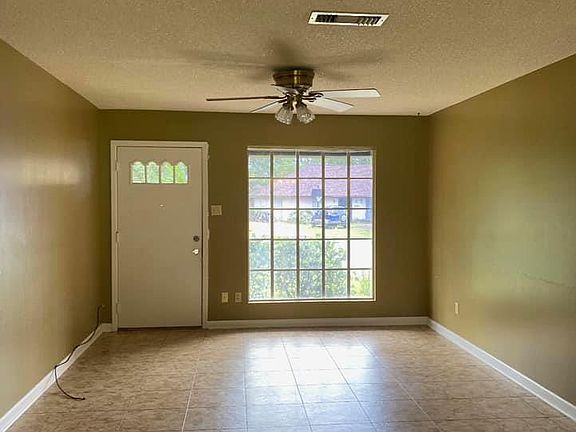 5th image of 2717 Mary Ann Dr