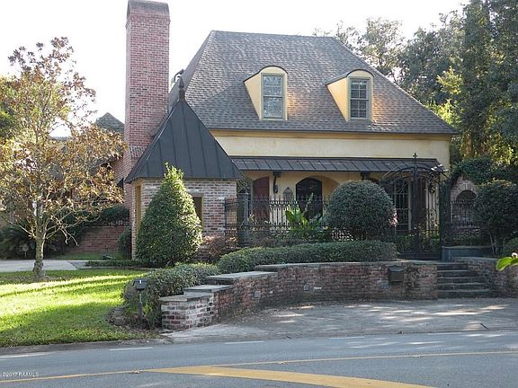 2nd image of 1105 W Bayou Pkwy