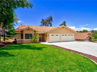30635 Golden Gate Dr, Canyon Lake, CA 92587