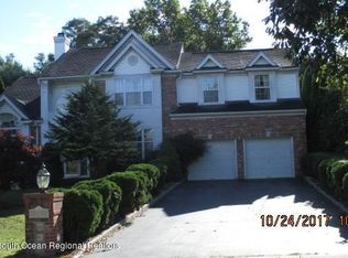 11 Iris Cir, Manalapan, NJ 07726