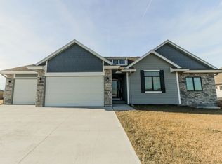 124 Hickory Ridge Dr, Glenwood, IA 51534