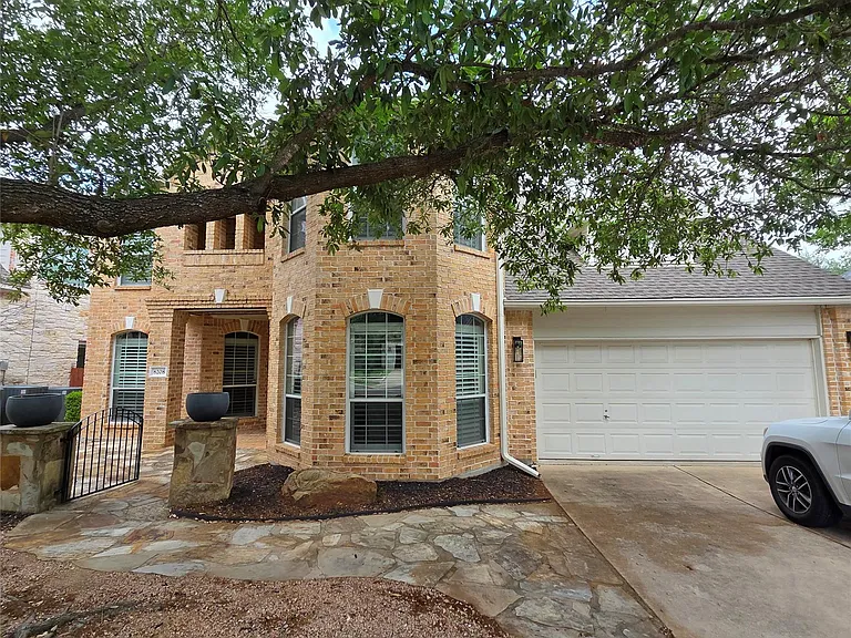 8208 Endeavor Cir — Photo 3