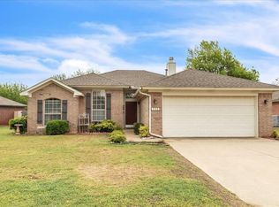 908 Sennybridge Dr, Yukon, OK 73099