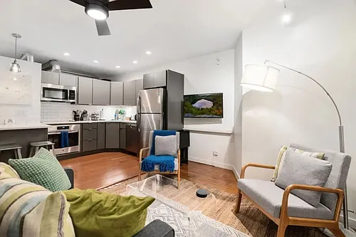 Mariner's Court Photo 1